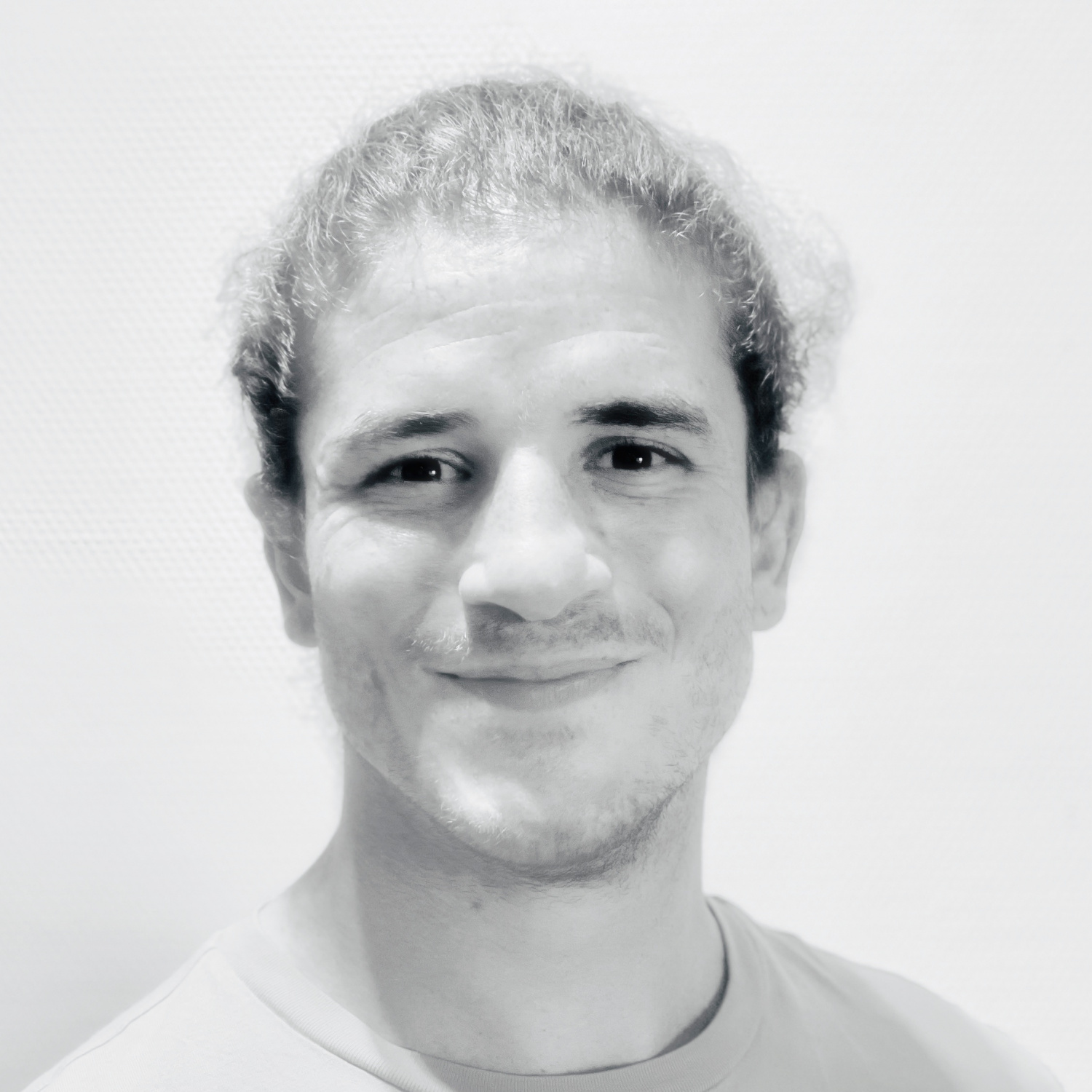 Porträt von Samu Chourafa – Breakdance Trainer bei Nett & Friends Köln