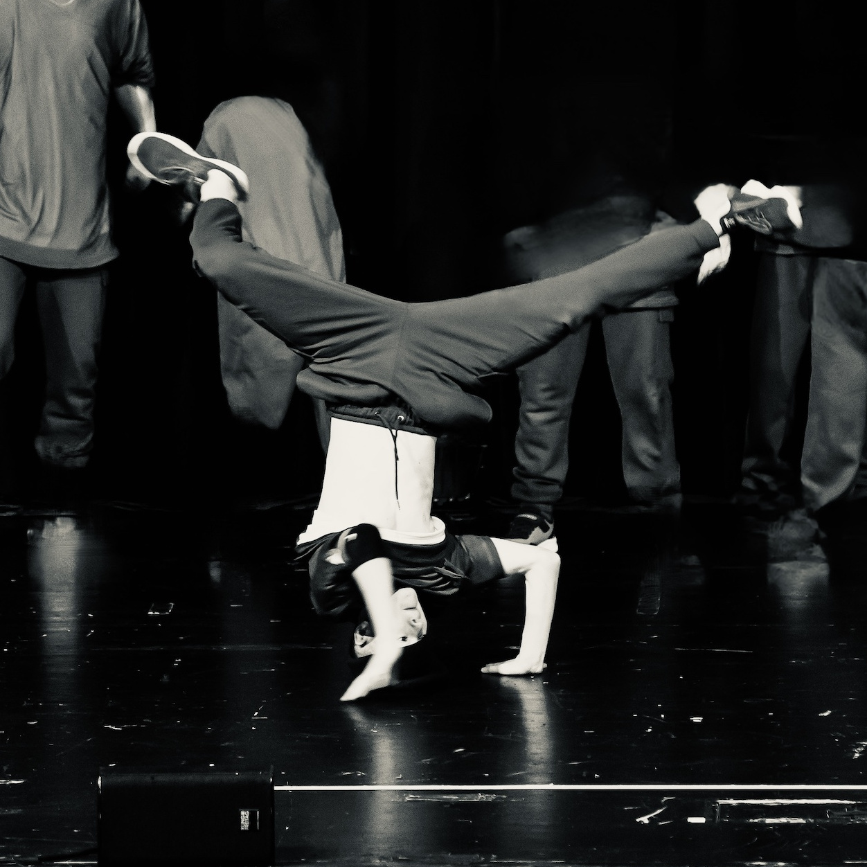 lan Schletz bei einem Breakdance-Battle – konzentriert und voller Dynamik.